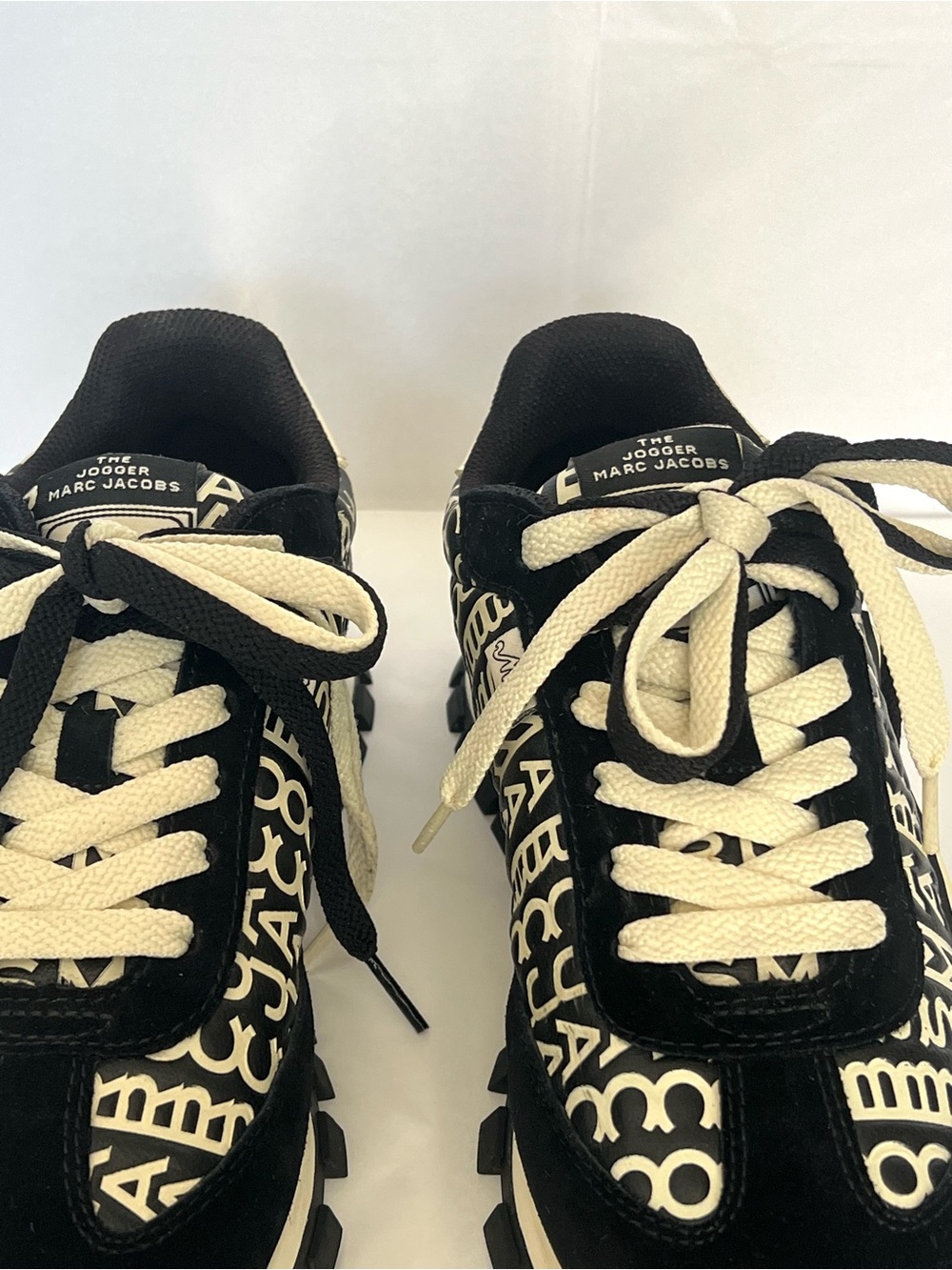 The Marc Jacobs The Jogger Monogram Leather Sneakers Black/Cream EU 39 - Picture 4 of 14
